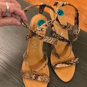 Italian shoemakers size 8 heels reptile print detail.  NWOT